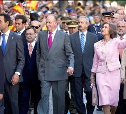 Los Reyes saludan a su llegada a Ceuta