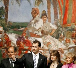 Los príncipes de Asturias, acompañados por la vicepresidenta primera de Gobierno, María Teresa Fernández de la Vega, y por presidente de la Generalita