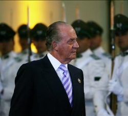El Rey, a su llegada al Palacio de la Moneda para asistir a la Cena oficial de la Cumbre