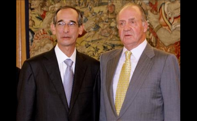 Don Juan Carlos con el Presidente electo de Guatemala, Álvaro Colom