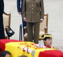 Su Majestad el Rey, durante el funeral por el guardia civil Fernando Trapero Blázquez