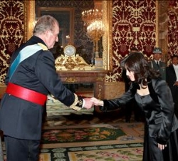 Su Majestad el Rey recibe las Cartas Credenciales de la nueva embajadora de Bolivia en España, María del Carmen Almendras Camargo