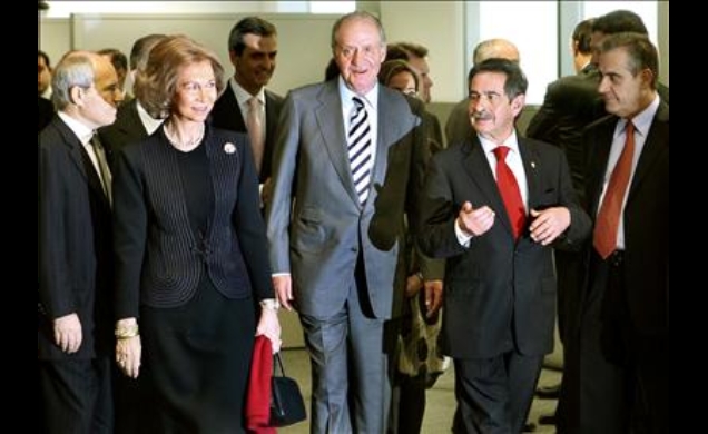 Don Juan Carlos y Doña Sofía, acompañados por los presidentes de las Comunidades Autónomas de Cataluña y Cantabria, José Montilla y Miguel Ángel Revil