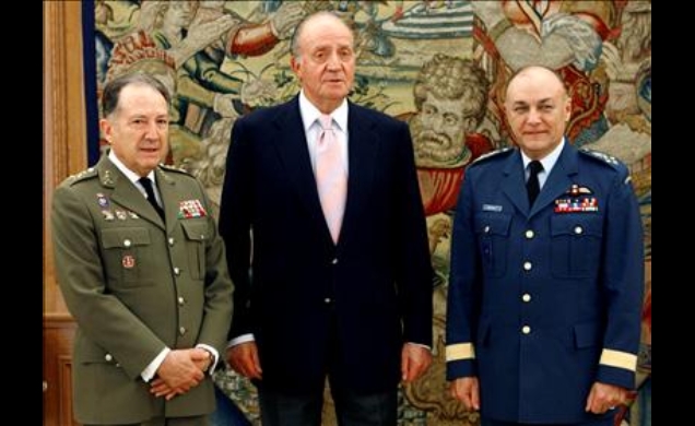 Su Majestad el Rey junto al presidente del Comité Militar de la Otan y el jefe del Estado Mayor de la Defensa