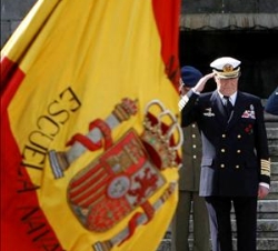 Saludo de Su Majestad el Rey ante la Bandera de la Escuela Naval Militar