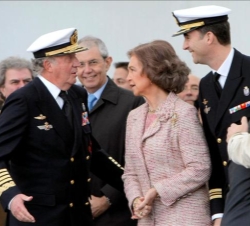 Don Juan Carlos, Doña Sofía y Don Felipe, en presencia del presidente de la Xunta de Galicia