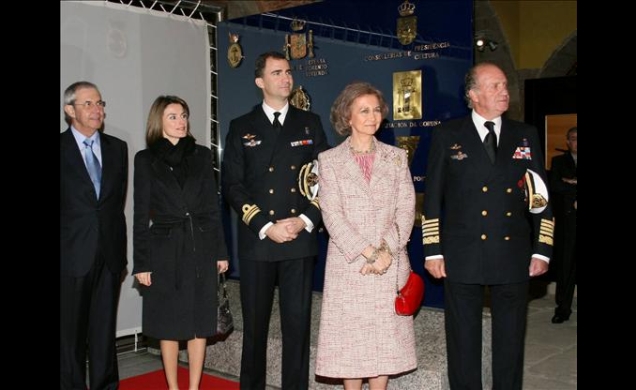 Sus Majestades los Reyes y Sus Altezas Reales los Príncipes de Asturias, junto al presidente de la Xunta de Galicia