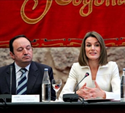 La Princesa de Asturias, durante su intervención, junto al presidente de La Rioja, Pedro Sanz