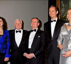 Los Duques de Palma, con el senador Edward Kennedy, su esposa Victoria, y el director del Museo de Bellas Artes de Boston, Malcolm Rogers