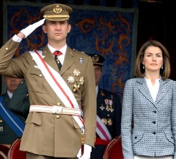 Los Principes de Asturias durante el desfile de la 113b promoción de Guardias de la Guardia Civil