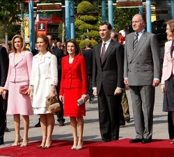 Los Reyes, los Principes, las Infantas Doña Elena y Doña Cristina y Don Iñaki Urdangarin, durante los actos