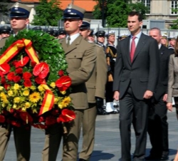 Los Príncipes de Asturias, en la ofrenda floral ante la Tumba del Soldado Desconocido