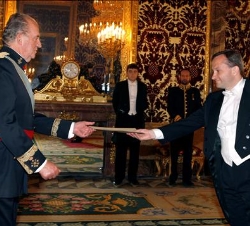 El nuevo embajador de Macedonia en España, Metodija Belevski, entrega sus credenciales a Su Majestad el Rey