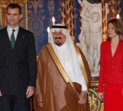 Sus Altezas Reales los Príncipes de Asturias junto al Príncipe Heredero de Arabia Saudí. Sultán Bin Abdulaziz Al-Saud