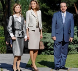 La Princesa de Asturias es recibida por la ministra de Igualdad y por el director del IESE de Madrid, a su llegada al Instituto de Estudios Superiores