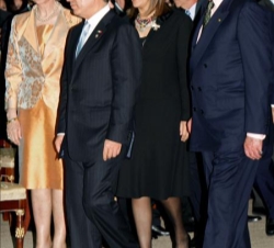 Sus Majestades los Reyes y Sus Excelencias el Presidente de los Estados Unidos Mexicanos y su esposa, a su llegada al Palacio de El Pardo