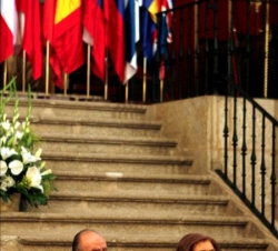 Sus Majestades los Reyes durante la entrega del "Premio Europeo Carlos V 2008"