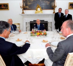Almuerzo ofrecido por el Presidente Napolitano en honor de Su Majestad y el Presidente Cavaco Silva en Villa Rosebery
