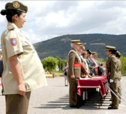 Rosa María Yubero, antes de recibir su despacho como nueva suboficial de la Academia General Básica de Suboficiales del Ejército de Tierra