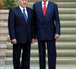 Su Majestad y el Sr. Nursultan Nazarbayev durante el encuentro