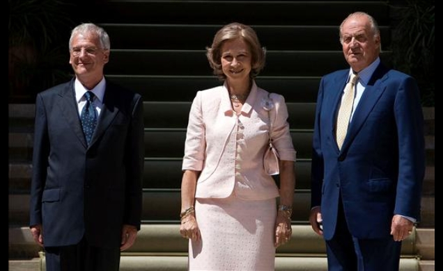 Sus Majestades los Reyes junto al Presidente de la República de Hungria