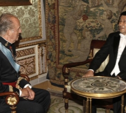 El Rey con el embajador de la República de Kazajstán, Sr. Ergali Bulegenov