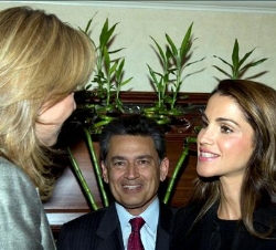 Su Alteza Real la Infanta Doña Cristina conversa con Su Majestad la Reina Rania de Jordania