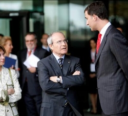 Don Felipe, con el presidente de la Generalitat de Cataluña y la ministra de Medio Ambiente y Medio Rural y Marino