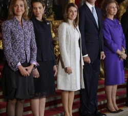 Su Majestad la Reina, Sus Altezas Reales los Príncipes de Asturias y las Infantas Doña Elena y Doña Cristina durante la recepción ofrecida en Palacio 