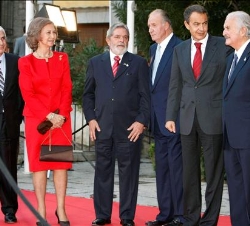 Sus Majestades los Reyes acompañados por los presidentes del Gobierno de España, José Luis Rodríguez Zapatero y de Brasil, Luiz Inácio Lula da Silva, 