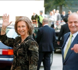 Sus Majestades los Reyes a su llegada al Teatro Colón Caixa Galicia