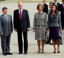 Sus Majestades los Reyes junto a Abdalá II y Rania, Reyes del Reino Hachemita de Jordania, tras su llegada al Aeropuerto de Barajas