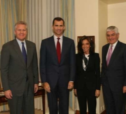 Su Alteza Real el Príncipe de Asturias con el presidente de General Electric, Jeffrey R. Immelt, la presidenta de General Electric en España y Portuga