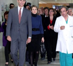 Sus Altezas Reales los Príncipes de Asturias a su llegada al Centro de Cirugía de Minima Invasión "Jesús Usón"