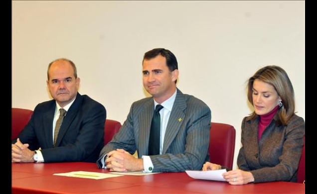 Los Príncipes de Asturias junto al presidente de la Junta de Andalucía, Manuel Chaves