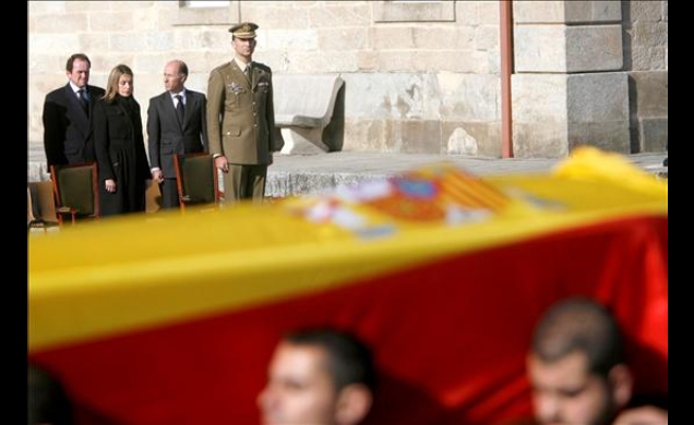 Los Príncipes de Asturias, durante el funeral