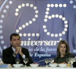 Los Príncipes de Asturias, en la mesa presidencial