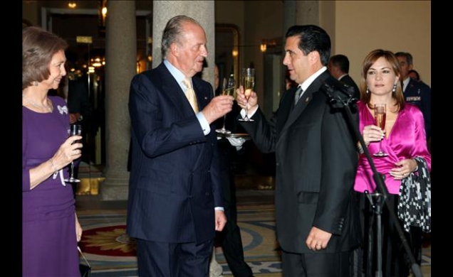 Brindis de Sus Majestades con el Presidente de Panamá y su esposa