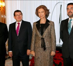 Doña Sofía, con el presidente de la Fundación ONCE, Miguel Carballeda Piñeiro, el vicepresidente ejecutivo de la Fundación ONCE, Alberto Durán López, 