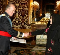 La nueva embajadora de los Emiratos Arabes Unidos, Hissa Abdulla Ahmad Al Otaiba, entrega sus credenciales a Su Majestad el Rey