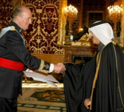 Don Juan Carlos recibe la Carta Credencial del nuevo embajador del Estado de Qatar, Hamad Bin Hamad Al Ibrahim Al Attiya