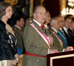 Don Juan Carlos, junto a Doña Sofía, durante sus palabras