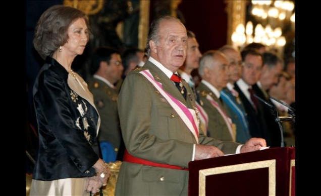 Don Juan Carlos, junto a Doña Sofía, durante sus palabras