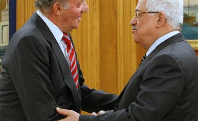 Don Juan Carlos, con el Presidente de la Autoridad Nacional Palestina