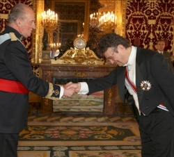 Don Juan Carlos recibe la credencial del embajador polaco