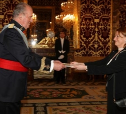 Su Majestad recibe la credencial de la embajadora de Malta