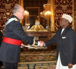 Don Juan Carlos recibe la credencial del nuevo embajador de Tanzania
