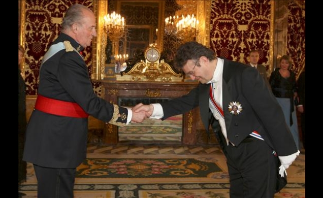 Don Juan Carlos recibe la credencial del embajador polaco