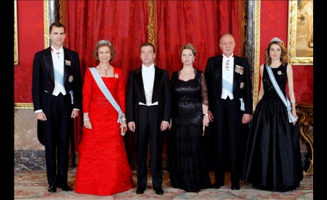 Loss Reyes, acompañados por los Príncipes de Asturias, junto al Presidente de Rusia y su esposa