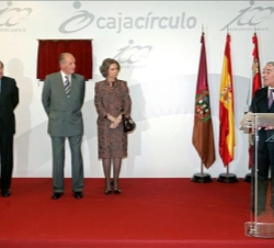 Don Juan Carlos y Doña Sofía durante la intervención del presidente de Cajacírculo